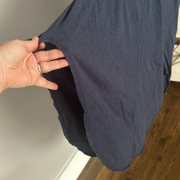 Z Supply, amazing versatile dress, navy, side slits - Picture 4 of 6